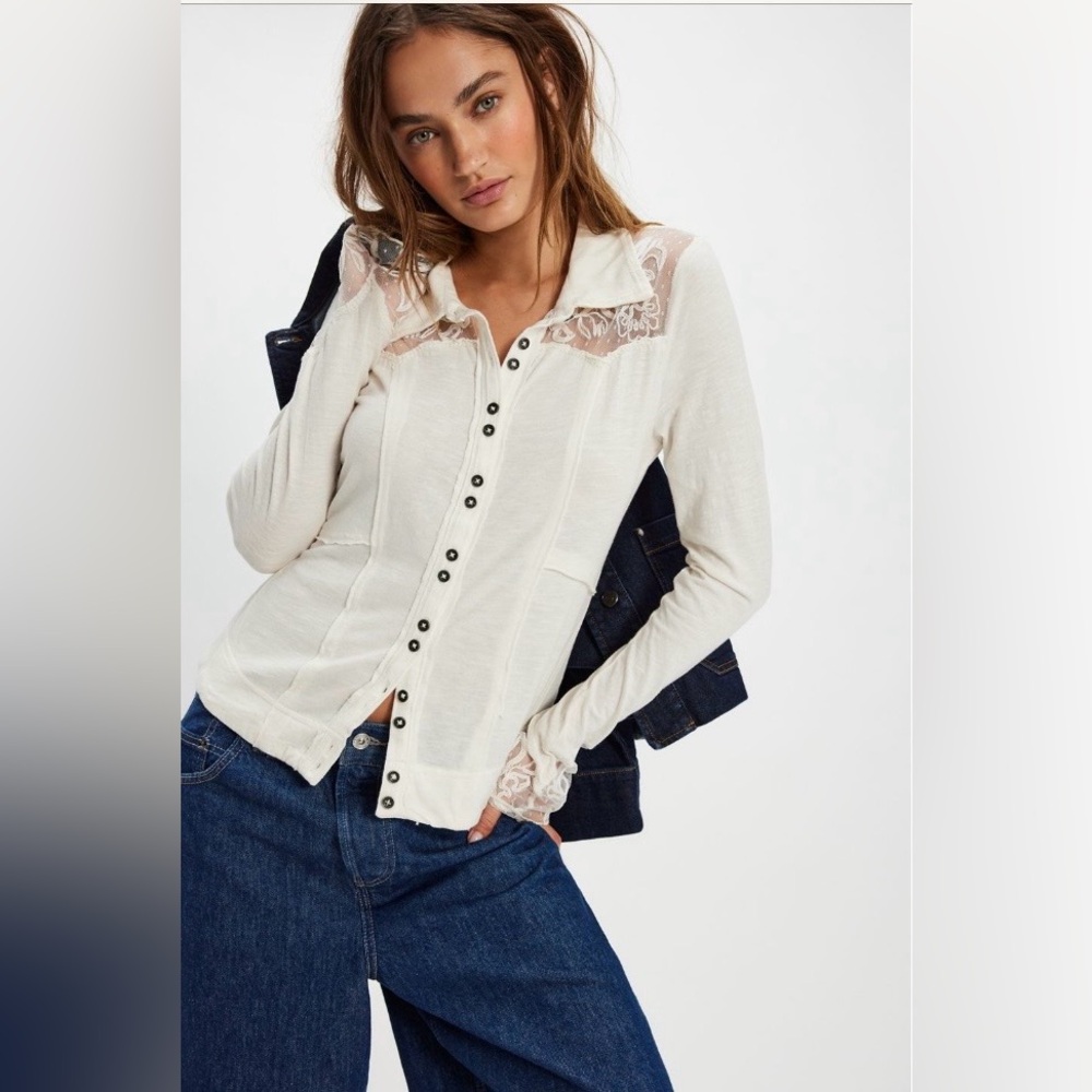 NWT Free People Rosebud Cuff Long sleeved lace embellished top in ivory - S - Picture 3 of 4